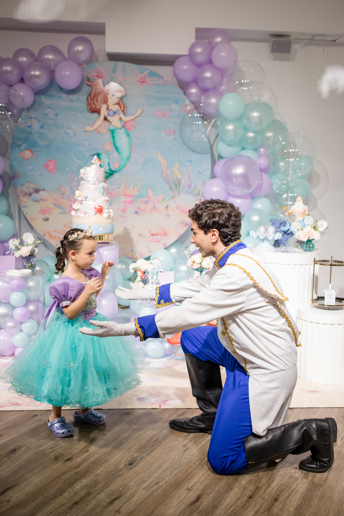 aniversário infantil, festa de 3 anos, fotografia de aniversário infantil, festa infantil, fotos de aniversário, fotografia infantil, registro de festa infantil, comemoração de 3 anos, fotógrafo infantil, festa de criança, memórias da infância, fotografia