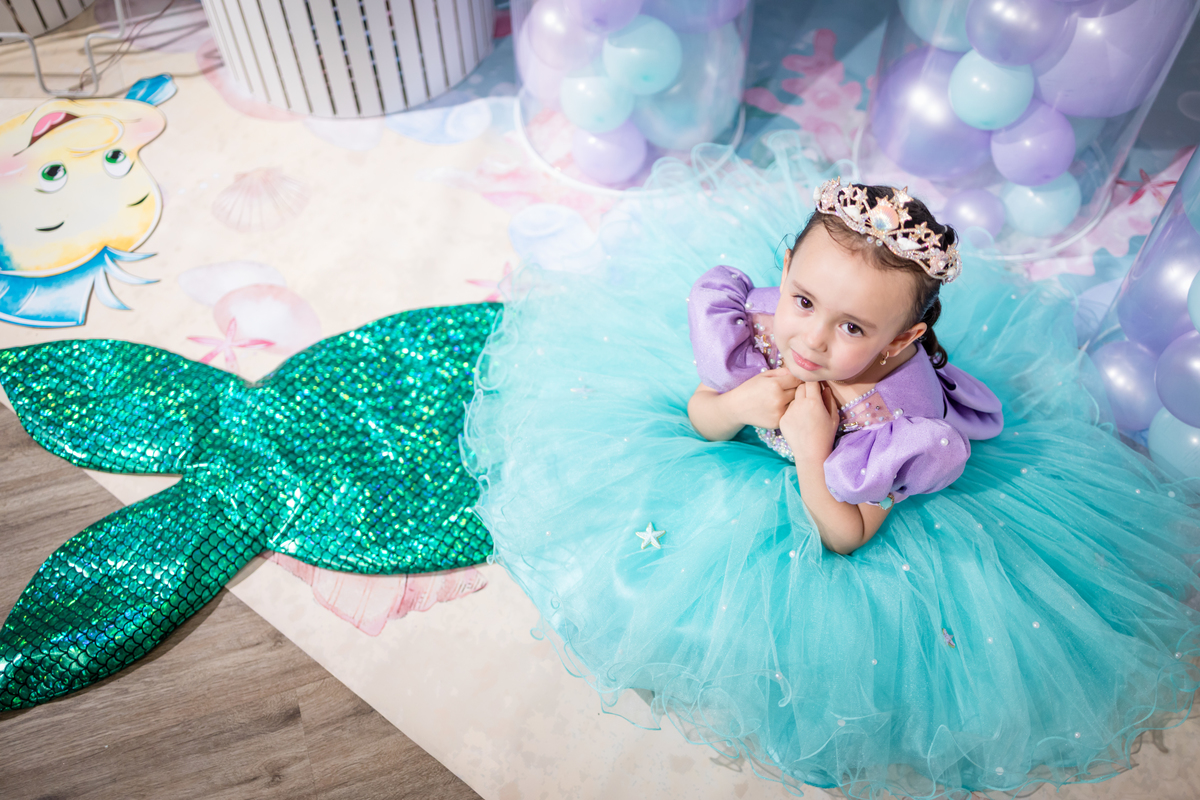 aniversário infantil, festa de 3 anos, fotografia de aniversário infantil, festa infantil, fotos de aniversário, fotografia infantil, registro de festa infantil, comemoração de 3 anos, fotógrafo infantil, festa de criança, memórias da infância, fotografia