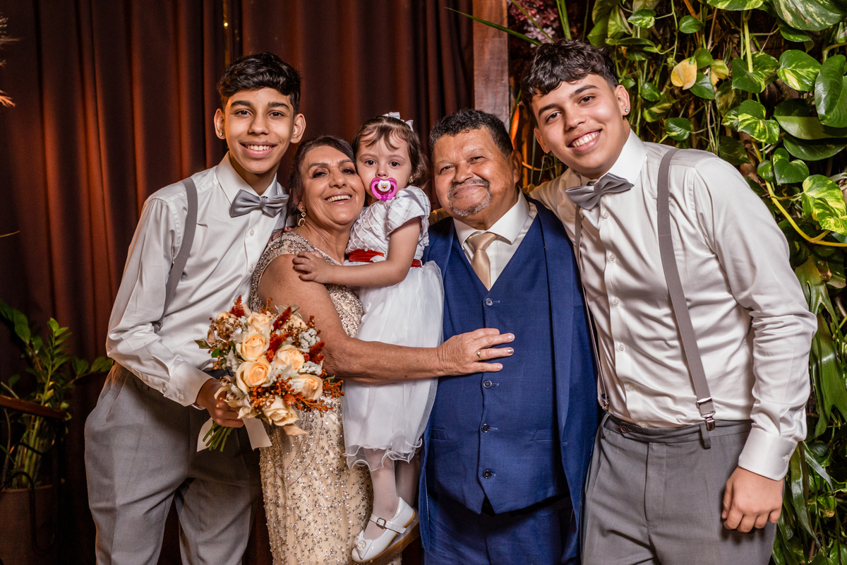 Bodas de ouro, casamento, 50anos, 50 anos casados, celebração, renovação de votos, festa, balada, decoração, fotografia de casamento, ensaio de casal, elegancia, doces de festa.