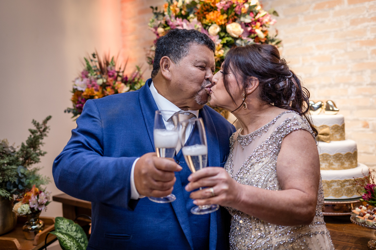 Bodas de ouro, casamento, 50anos, 50 anos casados, celebração, renovação de votos, festa, balada, decoração, fotografia de casamento, ensaio de casal, elegancia, doces de festa.
