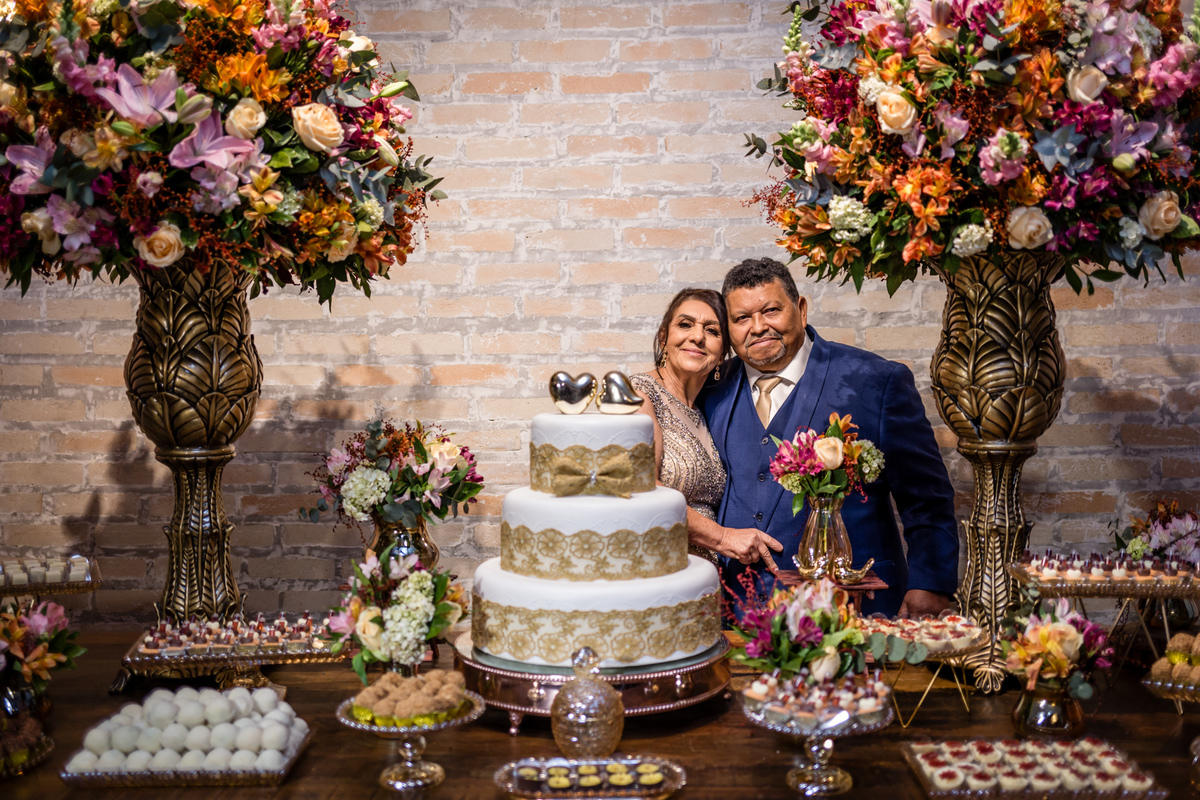 Bodas de ouro, casamento, 50anos, 50 anos casados, celebração, renovação de votos, festa, balada, decoração, fotografia de casamento, ensaio de casal, elegancia, doces de festa.