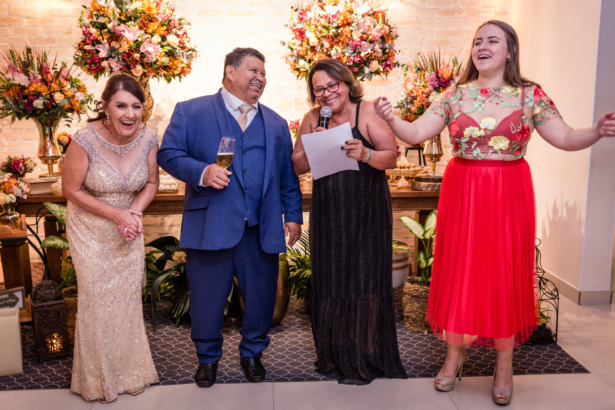 Bodas de ouro, casamento, 50anos, 50 anos casados, celebração, renovação de votos, festa, balada, decoração, fotografia de casamento, ensaio de casal, elegancia, doces de festa.