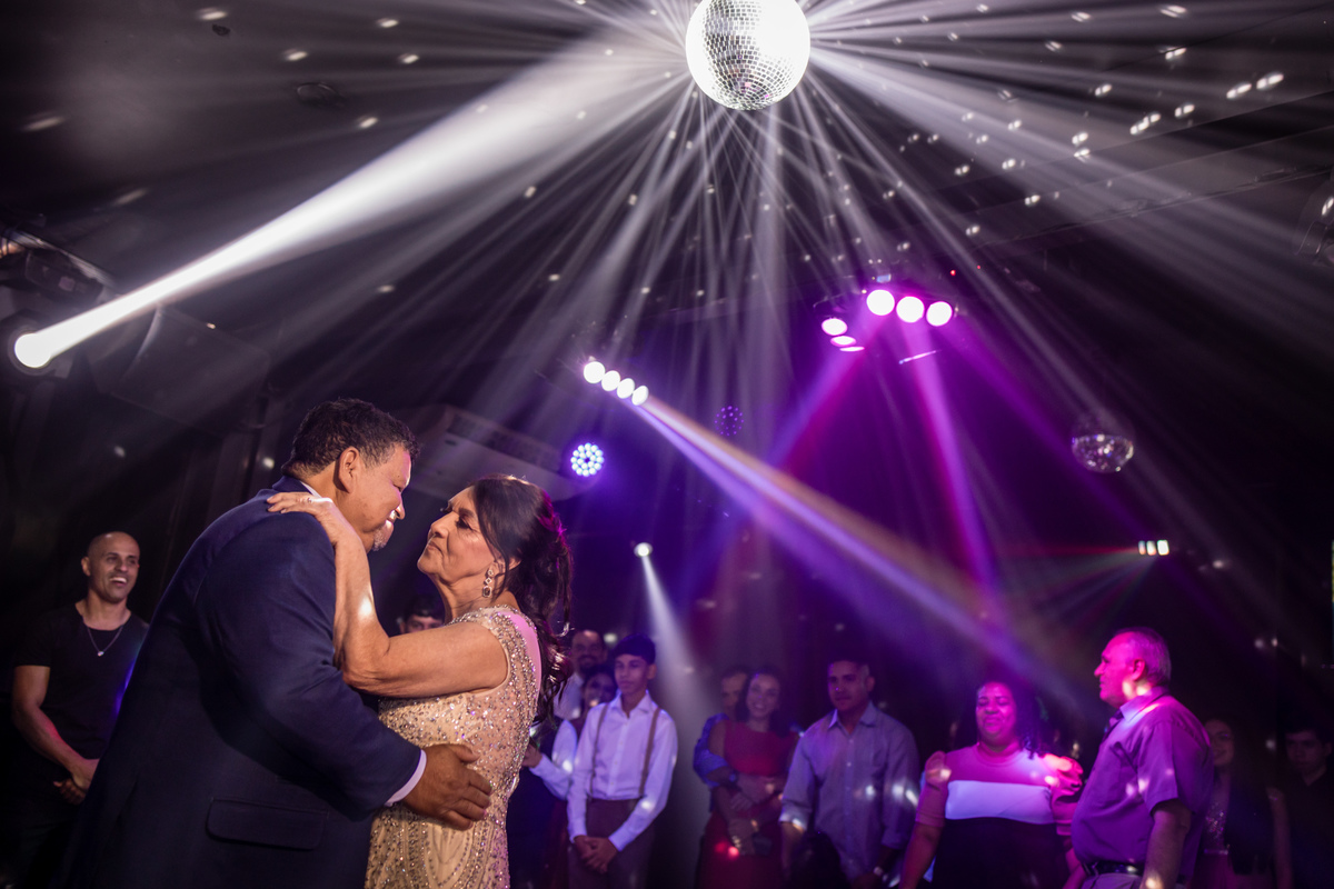 Bodas de ouro, casamento, 50anos, 50 anos casados, celebração, renovação de votos, festa, balada, decoração, fotografia de casamento, ensaio de casal, elegancia, doces de festa.
