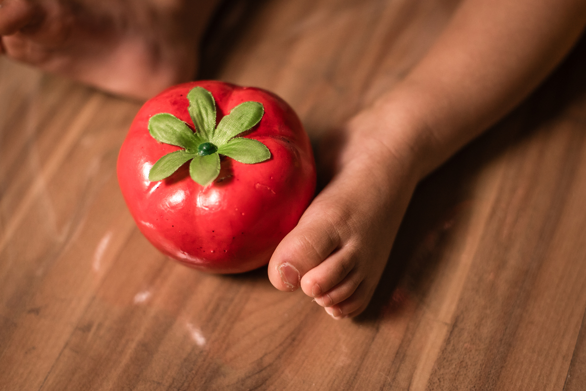 smash the fruit, ensaio infantil, lara 1 ano, estúdio fotográfico, são caetano do sul, fatia do tempo, fotografia criativa, frutas coloridas, bebê sorrindo, aniversário de 1 ano, ensaio divertido, fotografia de bebê, cores vibrantes, infância feliz, fotos