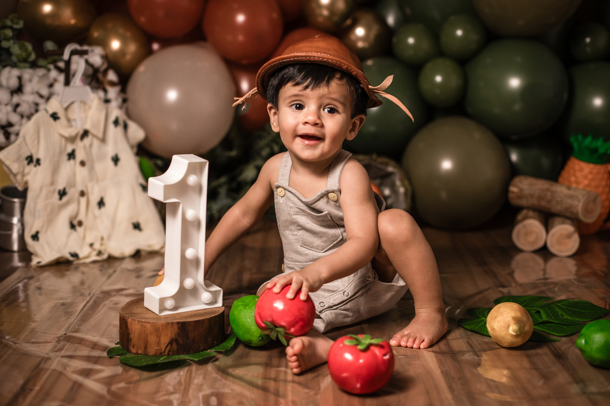 smash the fruit, ensaio infantil, lara 1 ano, estúdio fotográfico, são caetano do sul, fatia do tempo, fotografia criativa, frutas coloridas, bebê sorrindo, aniversário de 1 ano, ensaio divertido, fotografia de bebê, cores vibrantes, infância feliz, fotos