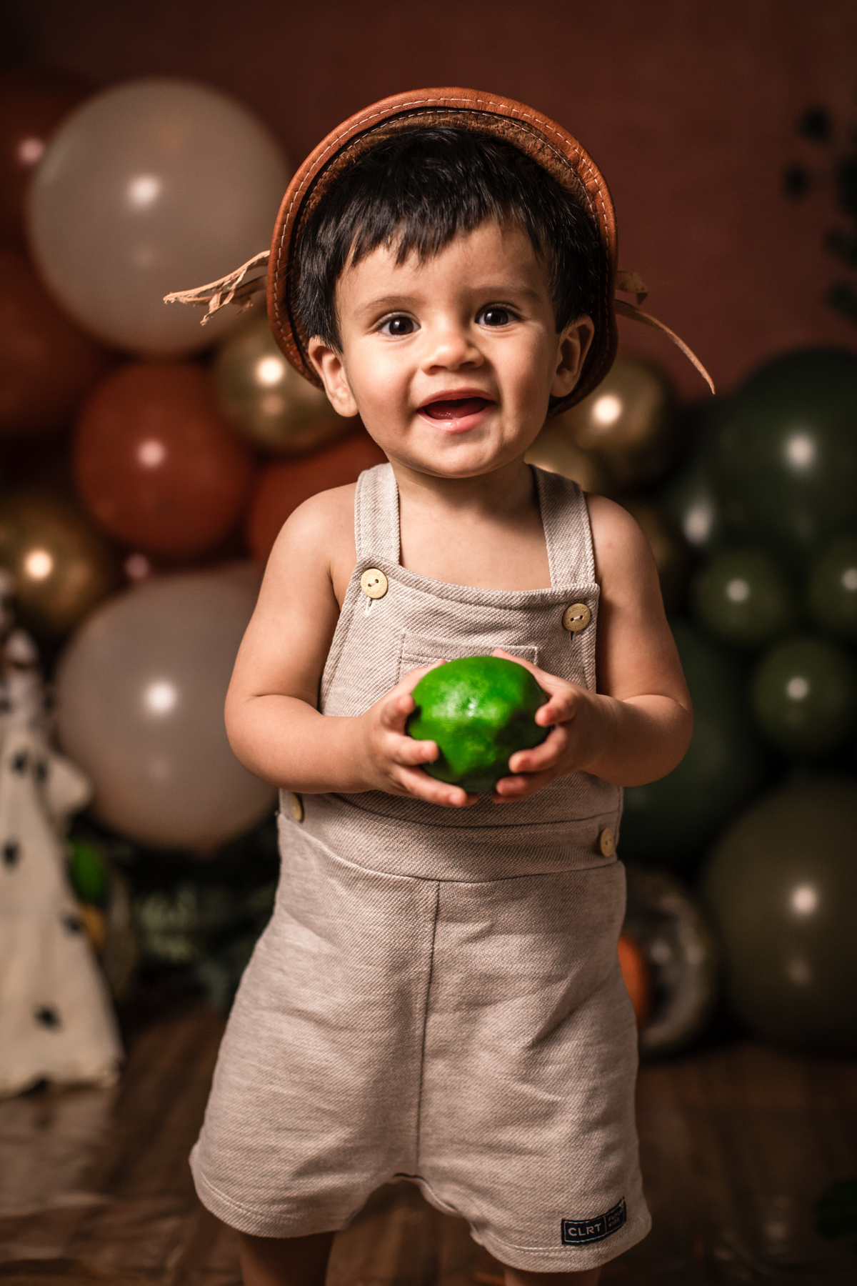 smash the fruit, ensaio infantil, lara 1 ano, estúdio fotográfico, são caetano do sul, fatia do tempo, fotografia criativa, frutas coloridas, bebê sorrindo, aniversário de 1 ano, ensaio divertido, fotografia de bebê, cores vibrantes, infância feliz, fotos