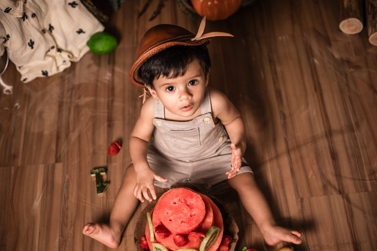 smash the fruit, ensaio infantil, lara 1 ano, estúdio fotográfico, são caetano do sul, fatia do tempo, fotografia criativa, frutas coloridas, bebê sorrindo, aniversário de 1 ano, ensaio divertido, fotografia de bebê, cores vibrantes, infância feliz, fotos