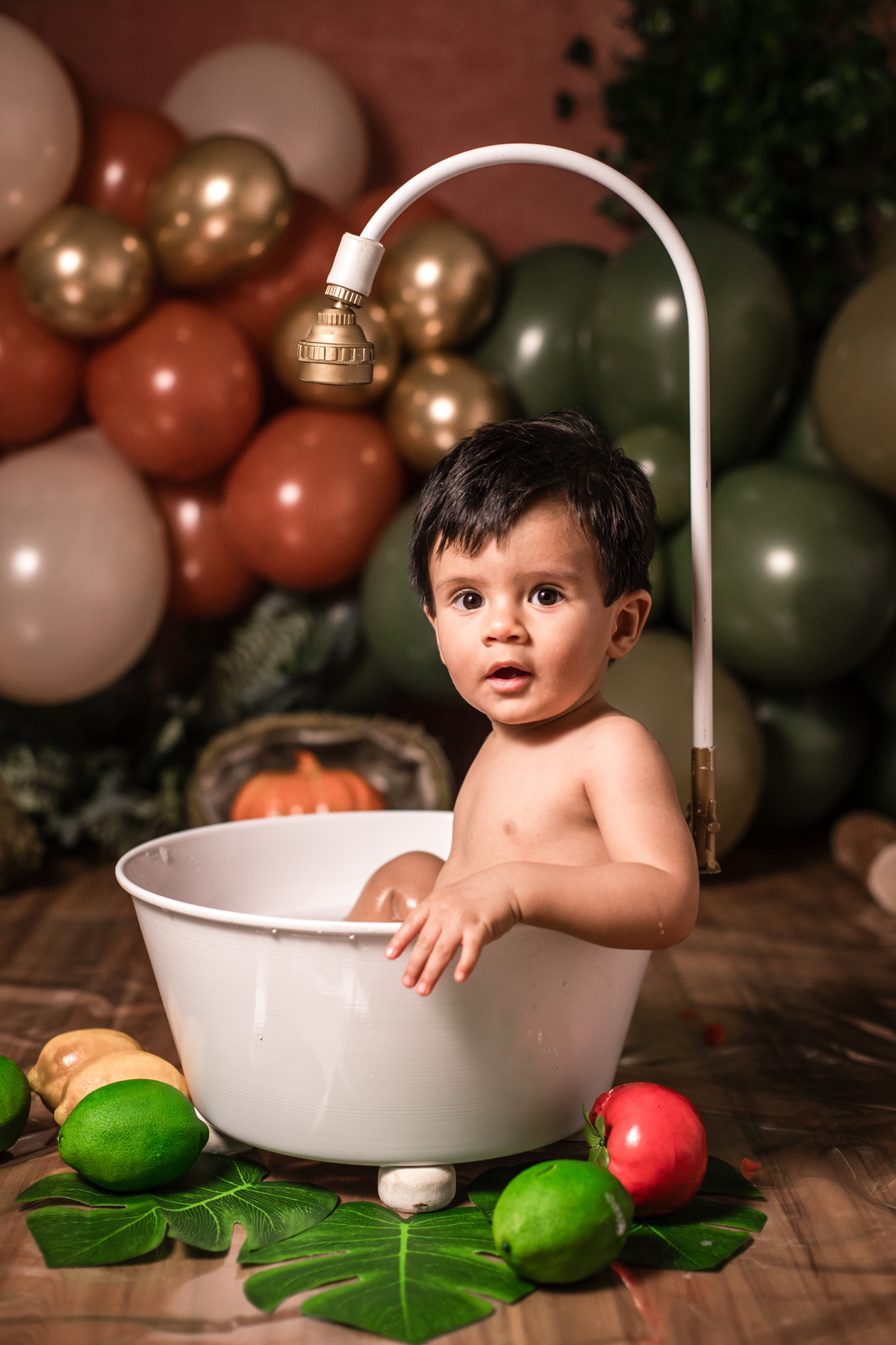 smash the fruit, ensaio infantil, lara 1 ano, estúdio fotográfico, são caetano do sul, fatia do tempo, fotografia criativa, frutas coloridas, bebê sorrindo, aniversário de 1 ano, ensaio divertido, fotografia de bebê, cores vibrantes, infância feliz, fotos