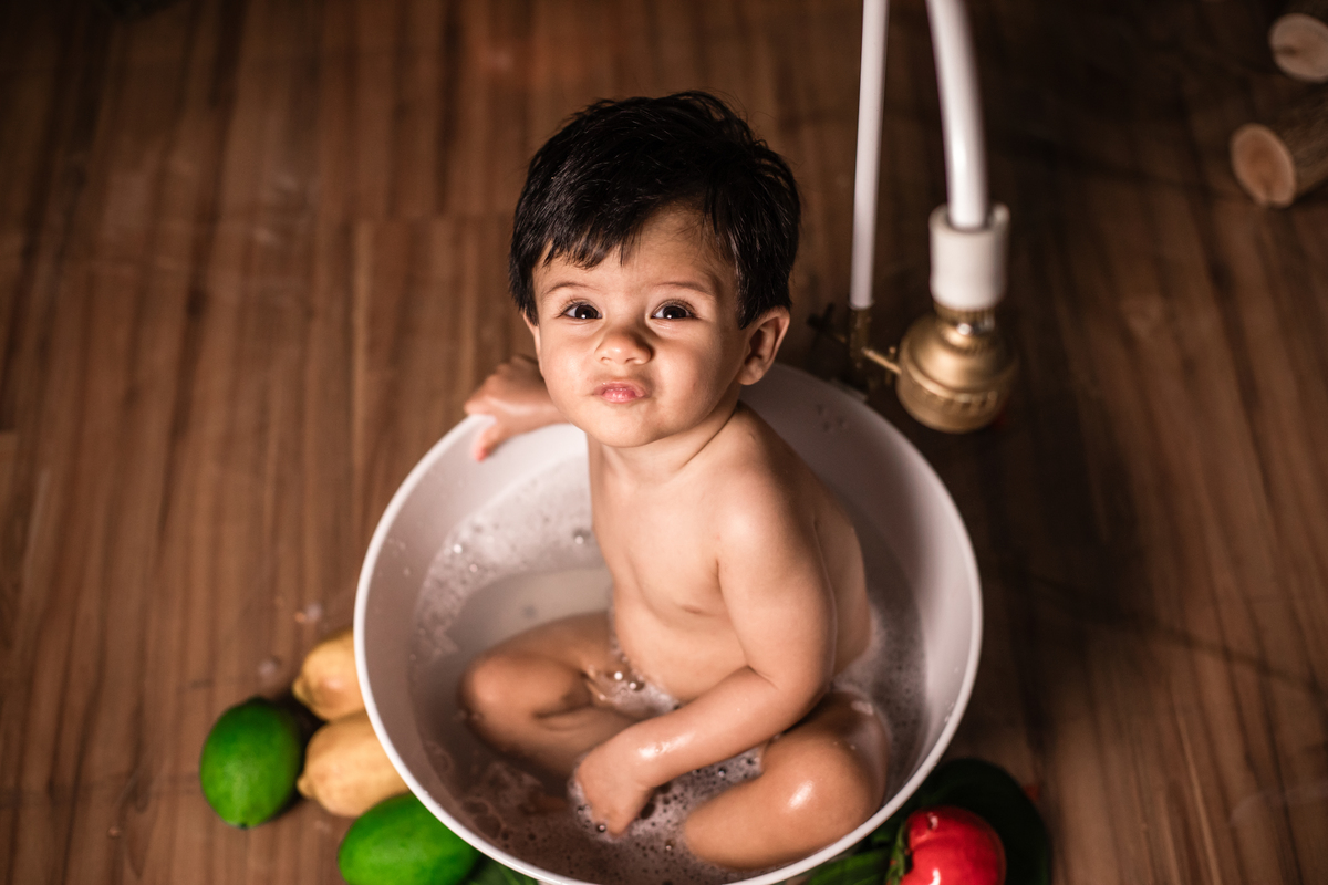 smash the fruit, ensaio infantil, lara 1 ano, estúdio fotográfico, são caetano do sul, fatia do tempo, fotografia criativa, frutas coloridas, bebê sorrindo, aniversário de 1 ano, ensaio divertido, fotografia de bebê, cores vibrantes, infância feliz, fotos