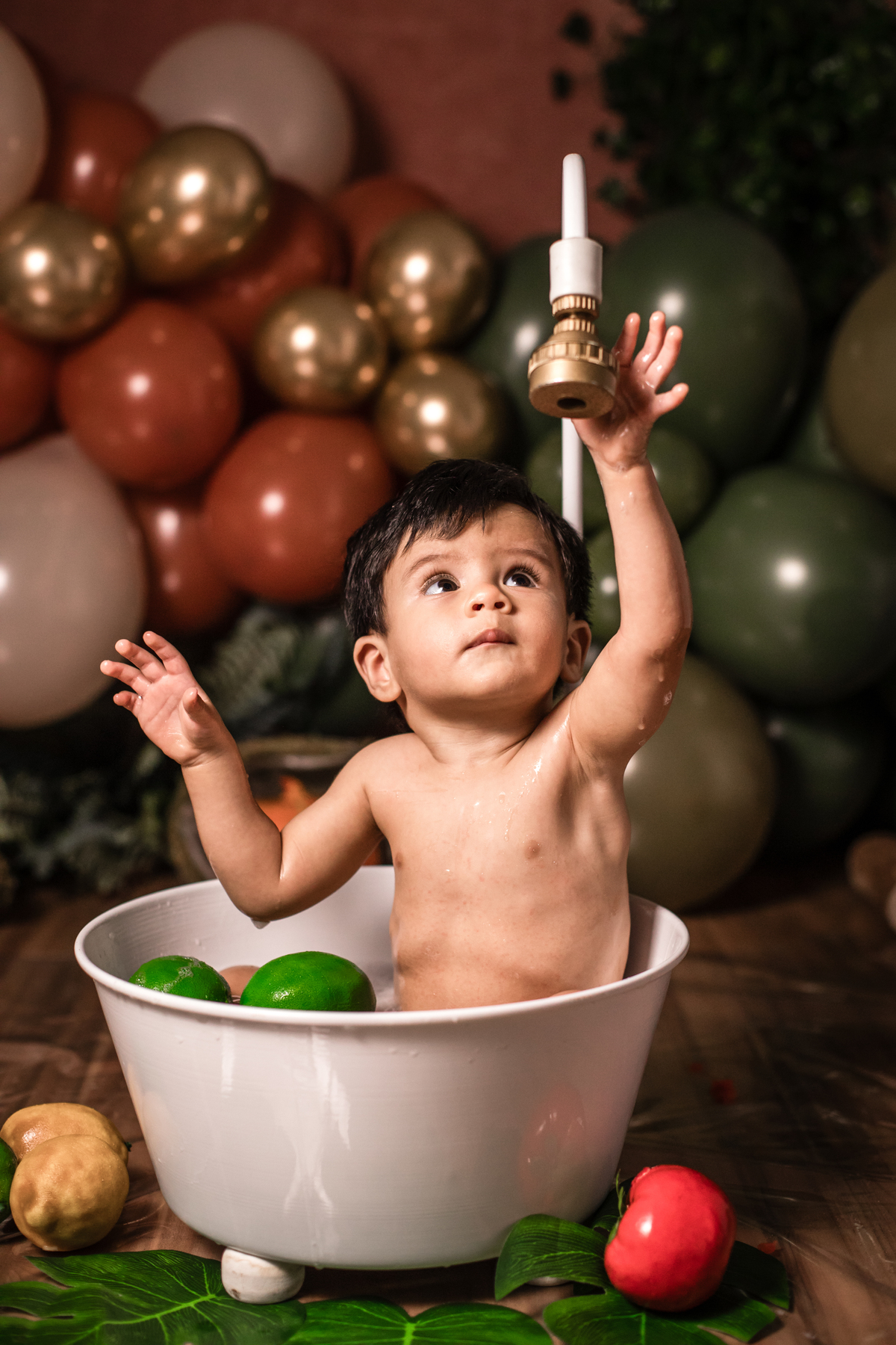 smash the fruit, ensaio infantil, lara 1 ano, estúdio fotográfico, são caetano do sul, fatia do tempo, fotografia criativa, frutas coloridas, bebê sorrindo, aniversário de 1 ano, ensaio divertido, fotografia de bebê, cores vibrantes, infância feliz, fotos