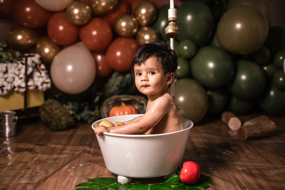 smash the fruit, ensaio infantil, lara 1 ano, estúdio fotográfico, são caetano do sul, fatia do tempo, fotografia criativa, frutas coloridas, bebê sorrindo, aniversário de 1 ano, ensaio divertido, fotografia de bebê, cores vibrantes, infância feliz, fotos