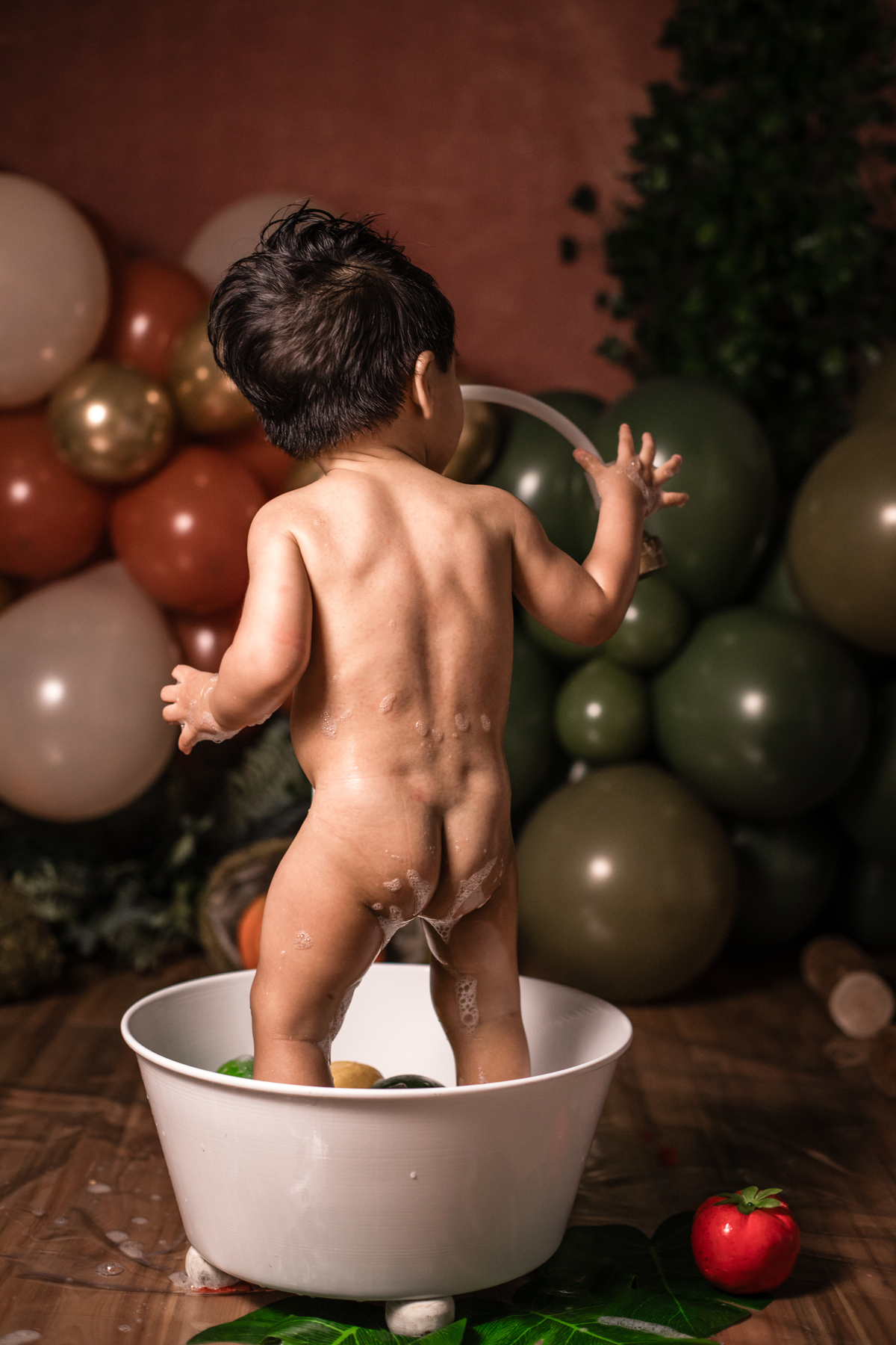 smash the fruit, ensaio infantil, lara 1 ano, estúdio fotográfico, são caetano do sul, fatia do tempo, fotografia criativa, frutas coloridas, bebê sorrindo, aniversário de 1 ano, ensaio divertido, fotografia de bebê, cores vibrantes, infância feliz, fotos