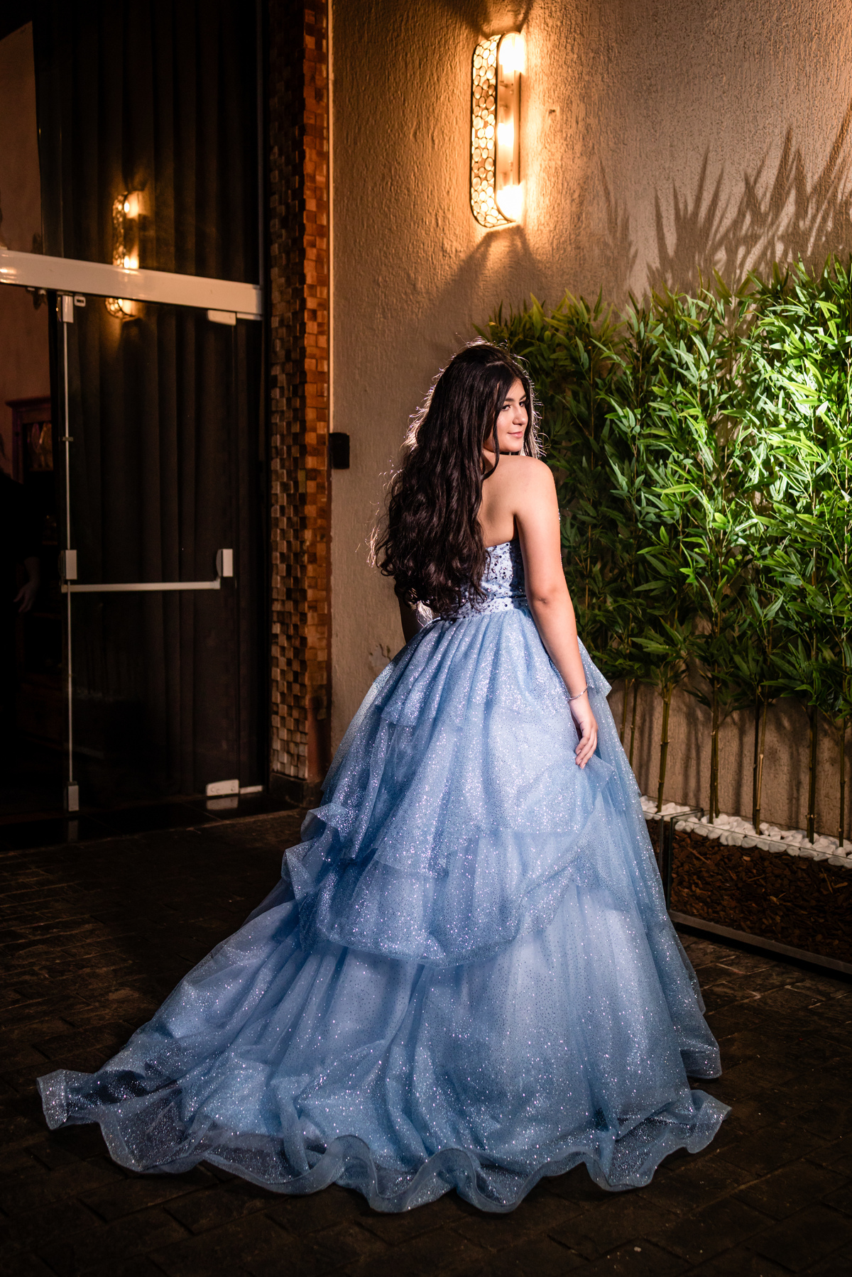 15anos, debutante, festade15anos, xvanos, decoracaode15anos, festaglam, decoracaomoderna, neonparty, festasofisticada, fotografiadeeventos, eventos15anos, decoracaodebutante, partydecor, cenário, brilho, requinte, estilo, decoração, vestido, balada