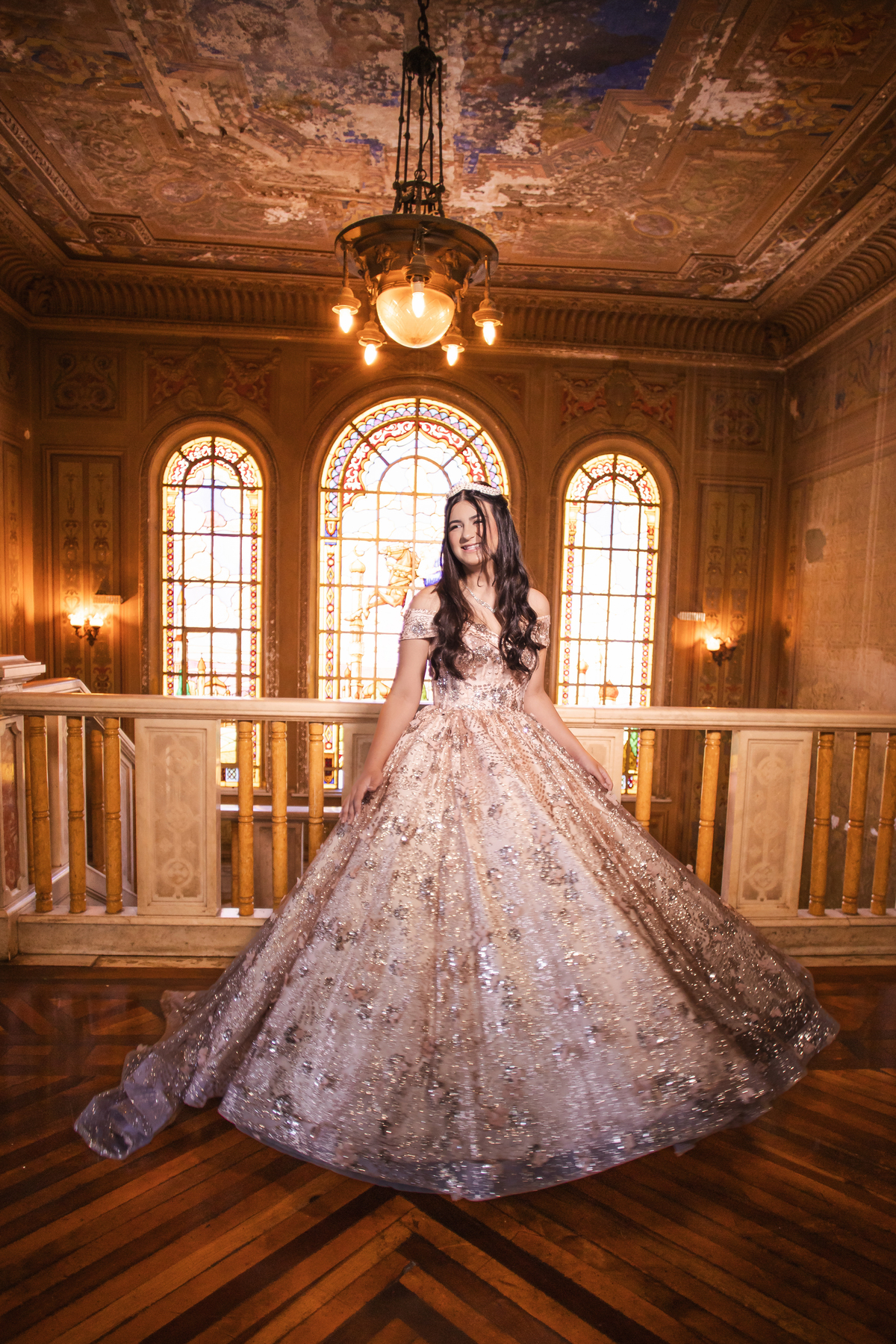 ensaio fotográfico, 15 anos, debutante, Museu do Ipiranga, museu, natureza, campo, vestido de debutante, luz natural, sol, elegância, juventude, celebração, flores, fotos externas, ensaio ao ar livre, beleza natural, sorriso, espontaneidade, emoção