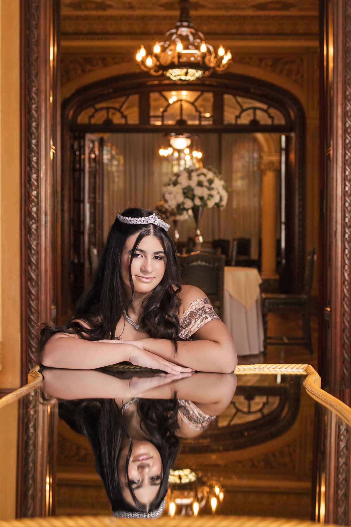 ensaio fotográfico, 15 anos, debutante, Museu do Ipiranga, museu, natureza, campo, vestido de debutante, luz natural, sol, elegância, juventude, celebração, flores, fotos externas, ensaio ao ar livre, beleza natural, sorriso, espontaneidade, emoção