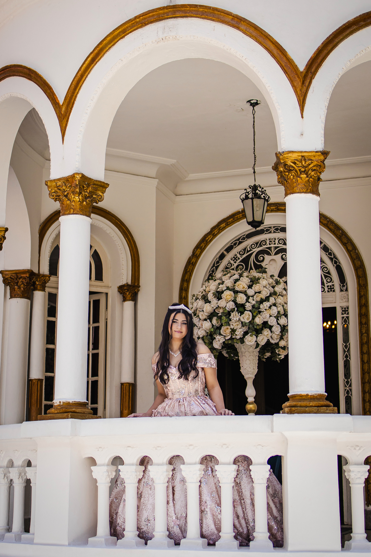 ensaio fotográfico, 15 anos, debutante, Museu do Ipiranga, museu, natureza, campo, vestido de debutante, luz natural, sol, elegância, juventude, celebração, flores, fotos externas, ensaio ao ar livre, beleza natural, sorriso, espontaneidade, emoção