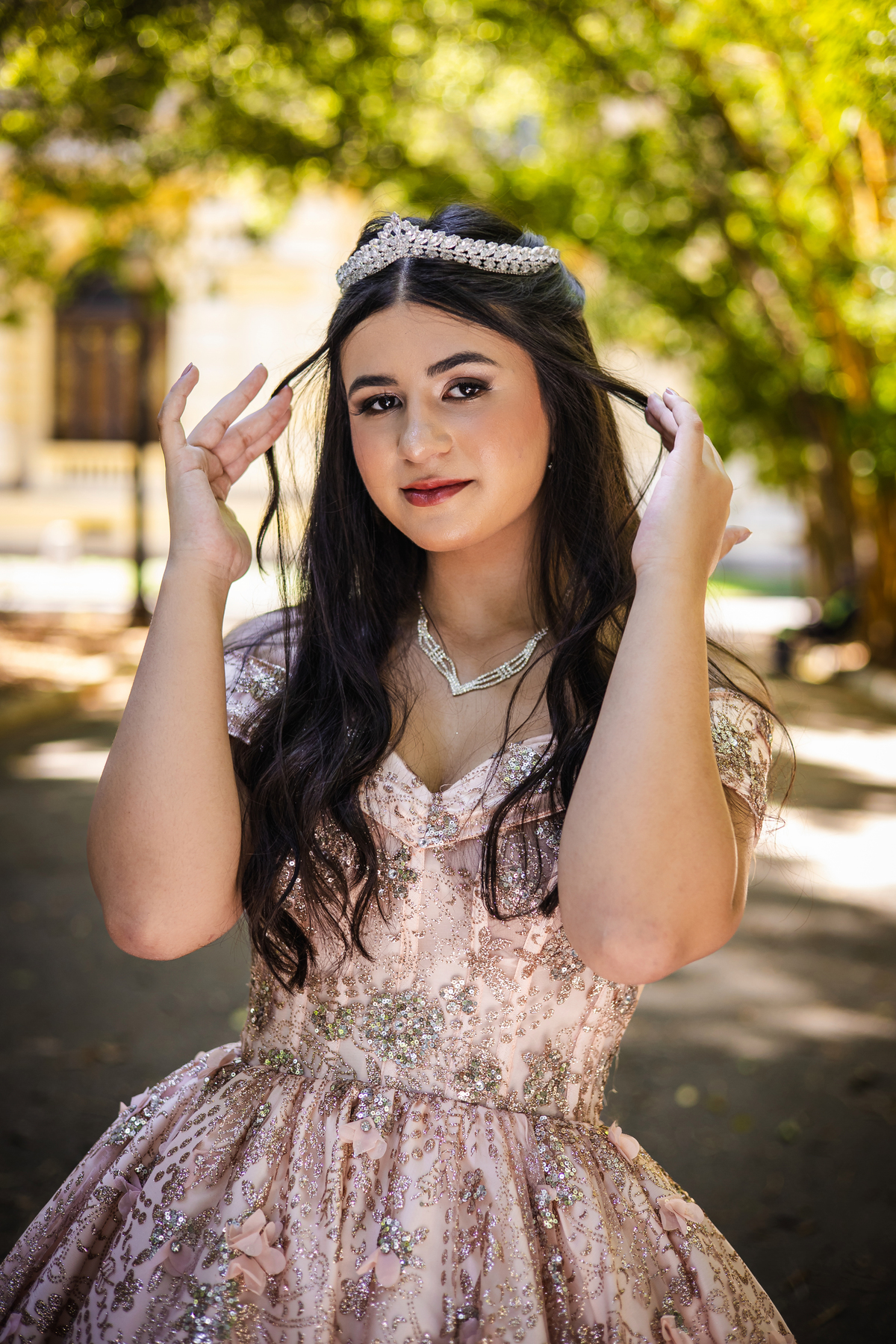 ensaio fotográfico, 15 anos, debutante, Museu do Ipiranga, museu, natureza, campo, vestido de debutante, luz natural, sol, elegância, juventude, celebração, flores, fotos externas, ensaio ao ar livre, beleza natural, sorriso, espontaneidade, emoção
