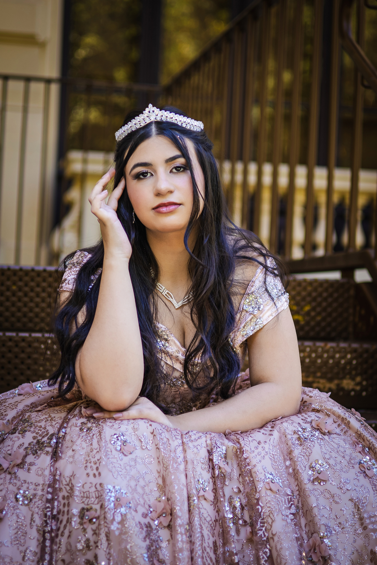 ensaio fotográfico, 15 anos, debutante, Museu do Ipiranga, museu, natureza, campo, vestido de debutante, luz natural, sol, elegância, juventude, celebração, flores, fotos externas, ensaio ao ar livre, beleza natural, sorriso, espontaneidade, emoção