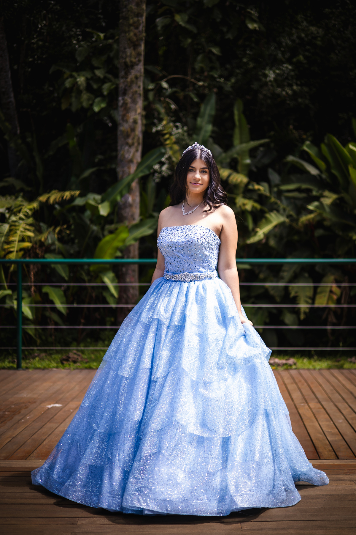 ensaio fotográfico, 15 anos, debutante, Museu do Ipiranga, museu, natureza, campo, vestido de debutante, luz natural, sol, elegância, juventude, celebração, flores, fotos externas, ensaio ao ar livre, beleza natural, sorriso, espontaneidade, emoção