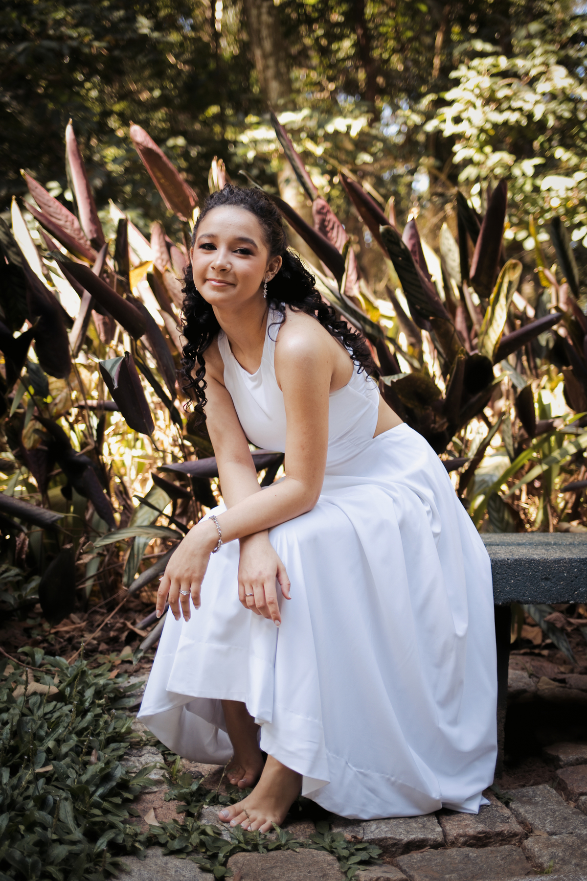 ensaio fotográfico, 15 anos, debutante, Museu do Ipiranga, museu, natureza, campo, vestido de debutante, luz natural, sol, elegância, juventude, celebração, flores, fotos externas, ensaio ao ar livre, beleza natural, sorriso, espontaneidade, emoção