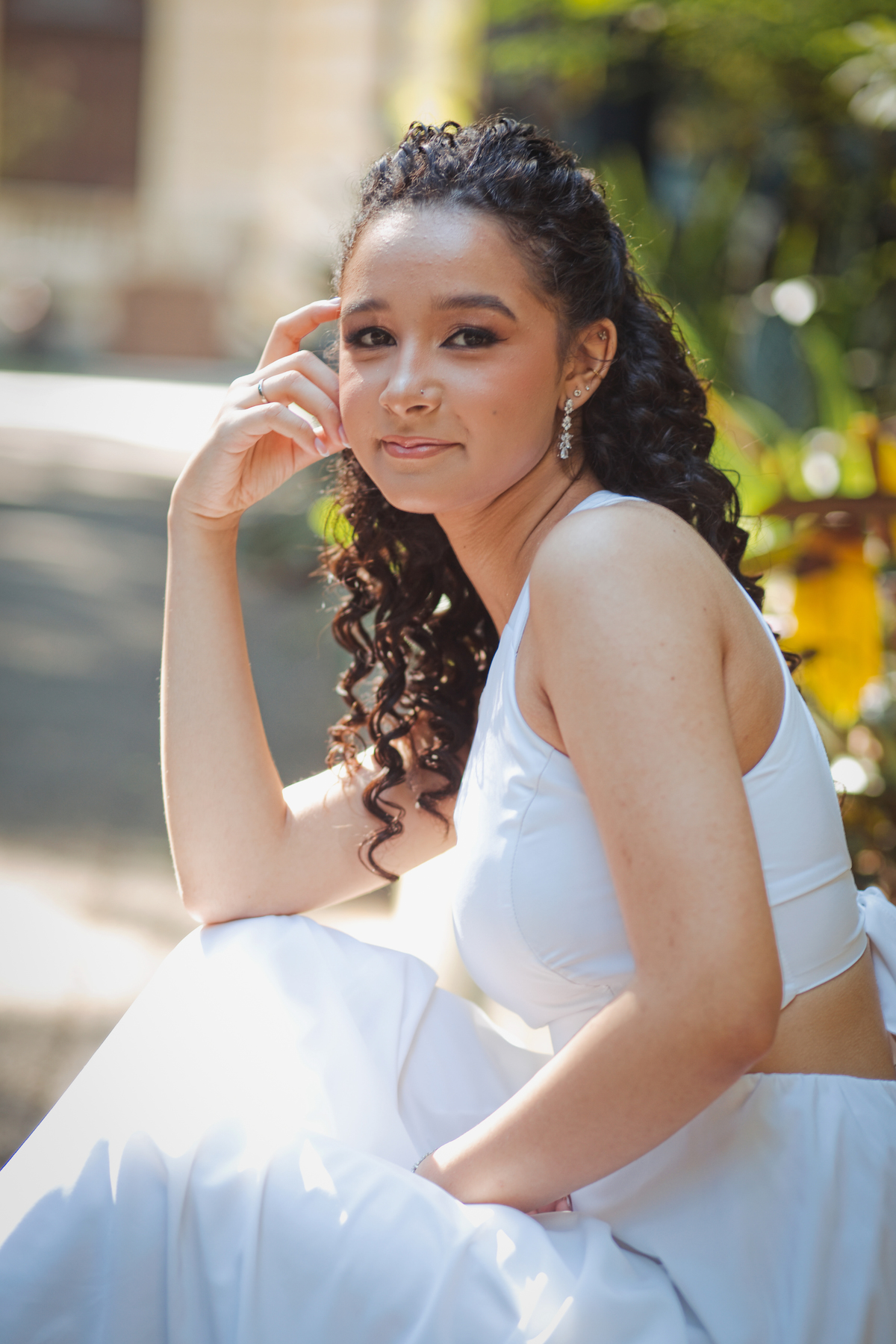 ensaio fotográfico, 15 anos, debutante, Museu do Ipiranga, museu, natureza, campo, vestido de debutante, luz natural, sol, elegância, juventude, celebração, flores, fotos externas, ensaio ao ar livre, beleza natural, sorriso, espontaneidade, emoção