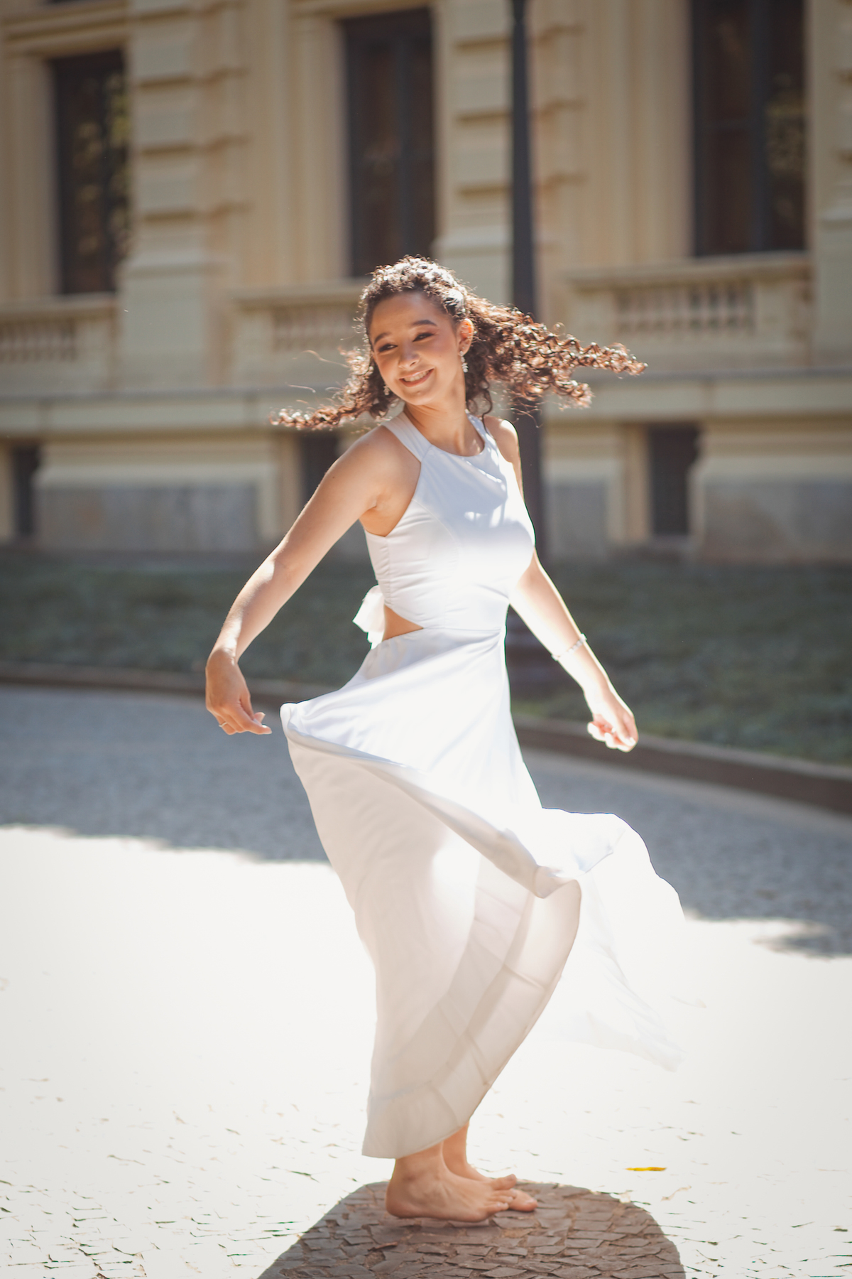 ensaio fotográfico, 15 anos, debutante, Museu do Ipiranga, museu, natureza, campo, vestido de debutante, luz natural, sol, elegância, juventude, celebração, flores, fotos externas, ensaio ao ar livre, beleza natural, sorriso, espontaneidade, emoção