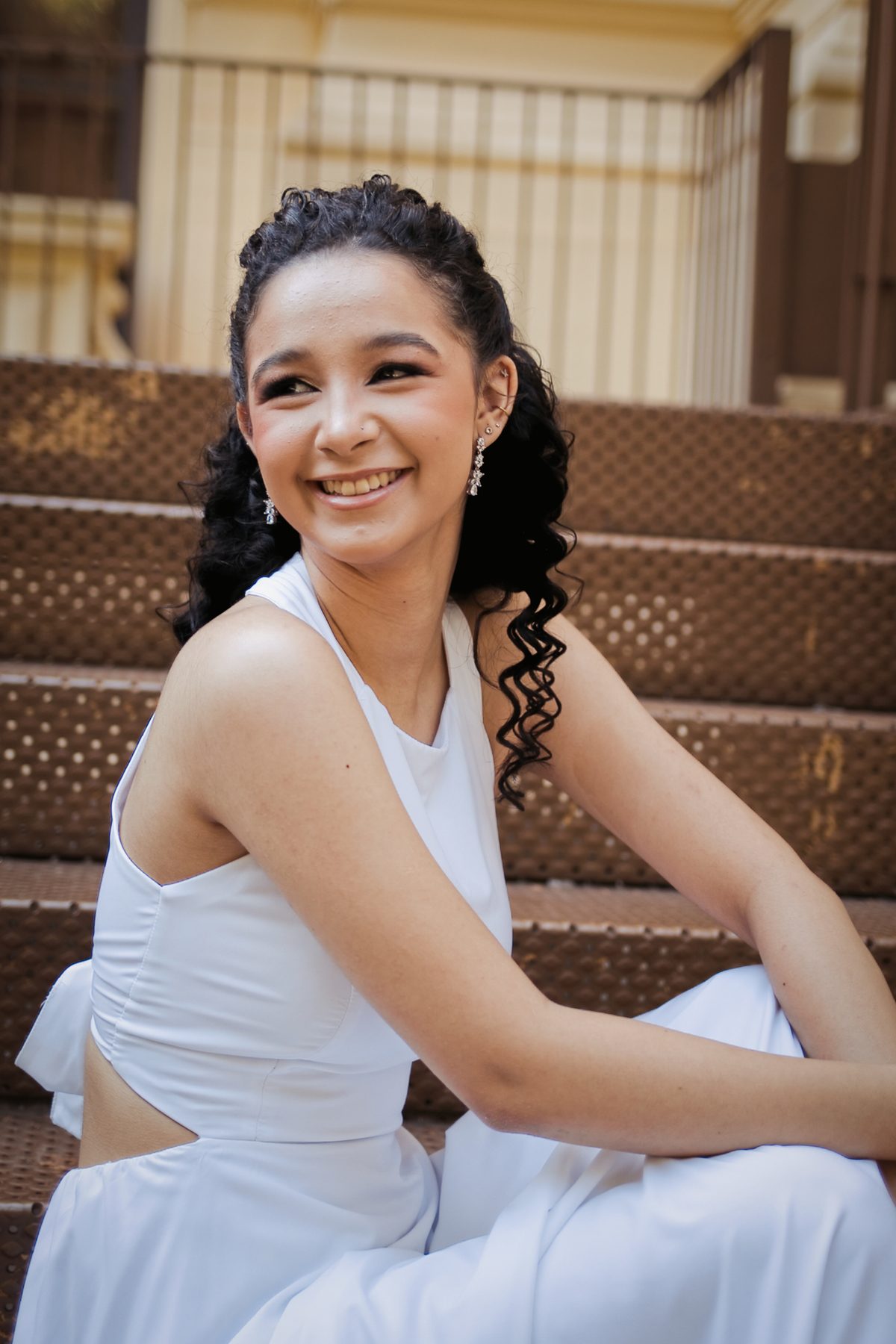 ensaio fotográfico, 15 anos, debutante, Museu do Ipiranga, museu, natureza, campo, vestido de debutante, luz natural, sol, elegância, juventude, celebração, flores, fotos externas, ensaio ao ar livre, beleza natural, sorriso, espontaneidade, emoção