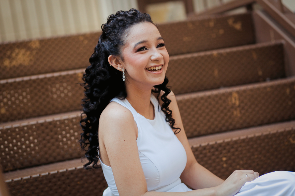ensaio fotográfico, 15 anos, debutante, Museu do Ipiranga, museu, natureza, campo, vestido de debutante, luz natural, sol, elegância, juventude, celebração, flores, fotos externas, ensaio ao ar livre, beleza natural, sorriso, espontaneidade, emoção