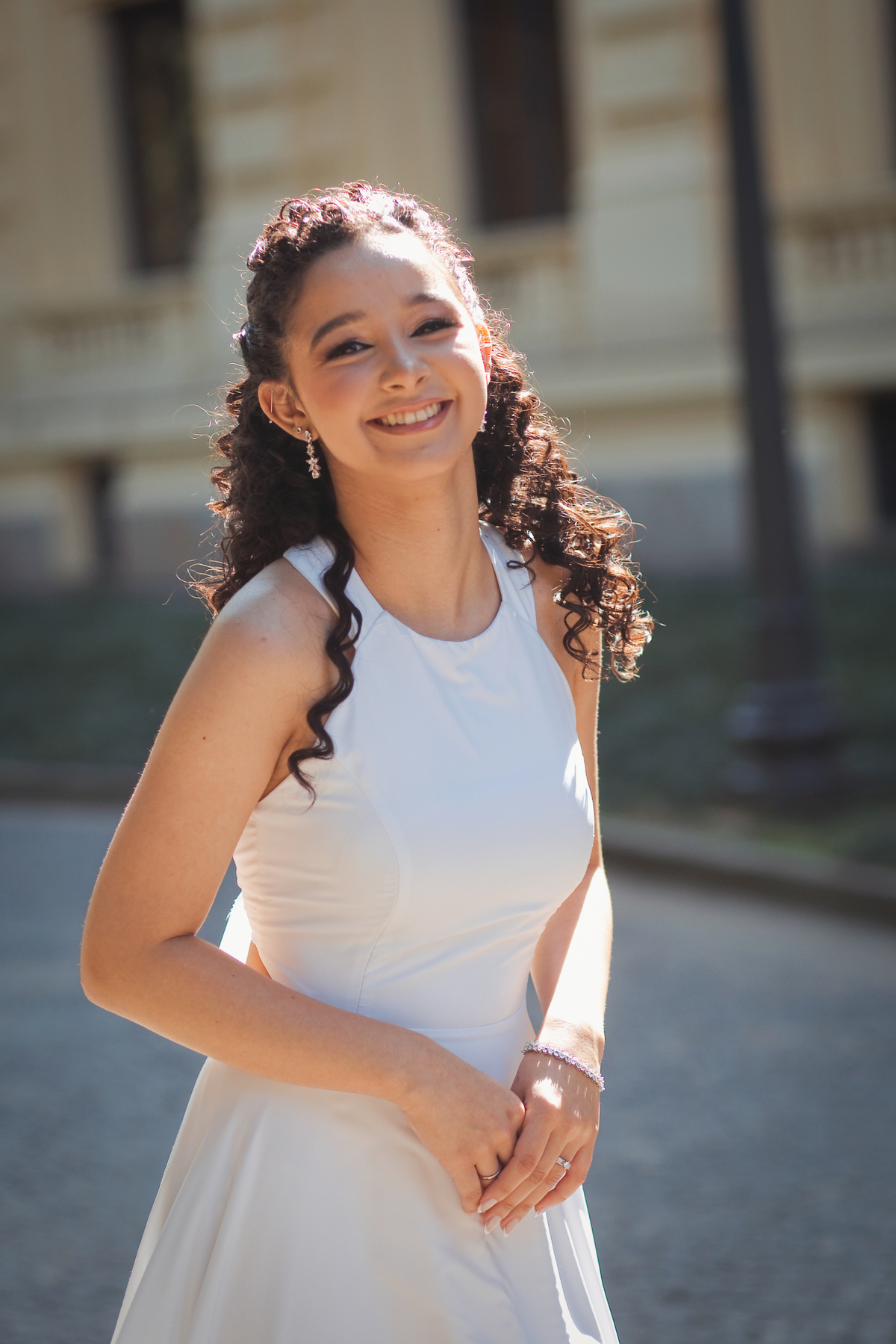 ensaio fotográfico, 15 anos, debutante, Museu do Ipiranga, museu, natureza, campo, vestido de debutante, luz natural, sol, elegância, juventude, celebração, flores, fotos externas, ensaio ao ar livre, beleza natural, sorriso, espontaneidade, emoção