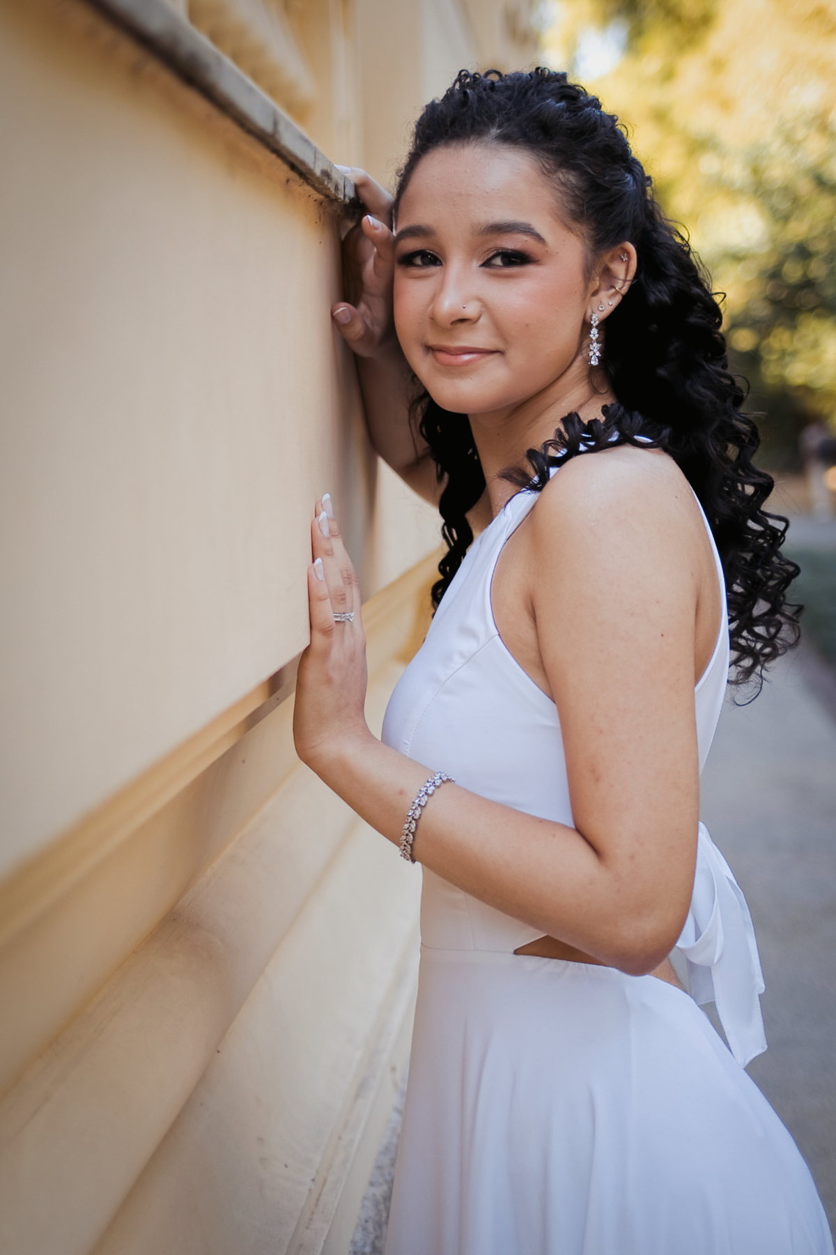 ensaio fotográfico, 15 anos, debutante, Museu do Ipiranga, museu, natureza, campo, vestido de debutante, luz natural, sol, elegância, juventude, celebração, flores, fotos externas, ensaio ao ar livre, beleza natural, sorriso, espontaneidade, emoção