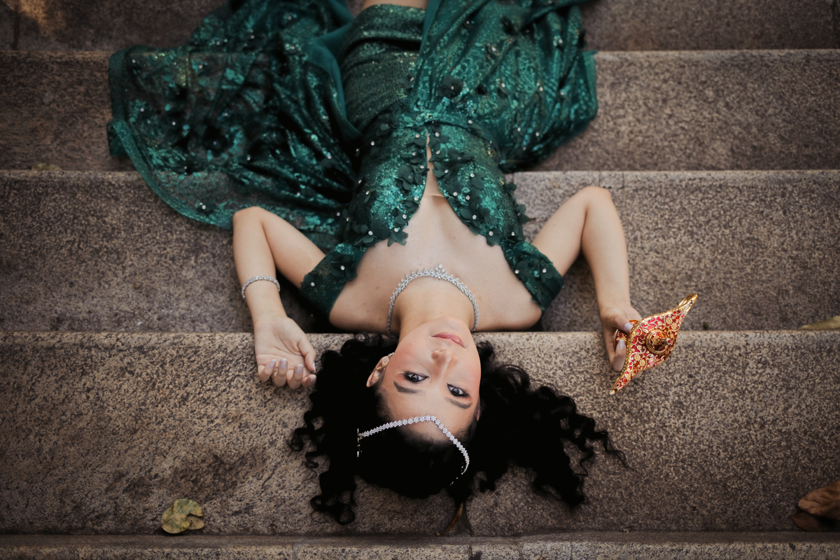 ensaio fotográfico, 15 anos, debutante, Museu do Ipiranga, museu, natureza, campo, vestido de debutante, luz natural, sol, elegância, juventude, celebração, flores, fotos externas, ensaio ao ar livre, beleza natural, sorriso, espontaneidade, emoção