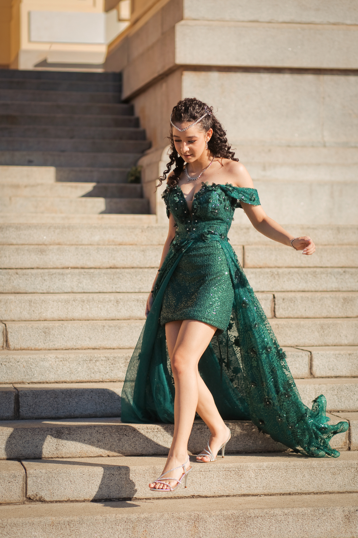 ensaio fotográfico, 15 anos, debutante, Museu do Ipiranga, museu, natureza, campo, vestido de debutante, luz natural, sol, elegância, juventude, celebração, flores, fotos externas, ensaio ao ar livre, beleza natural, sorriso, espontaneidade, emoção