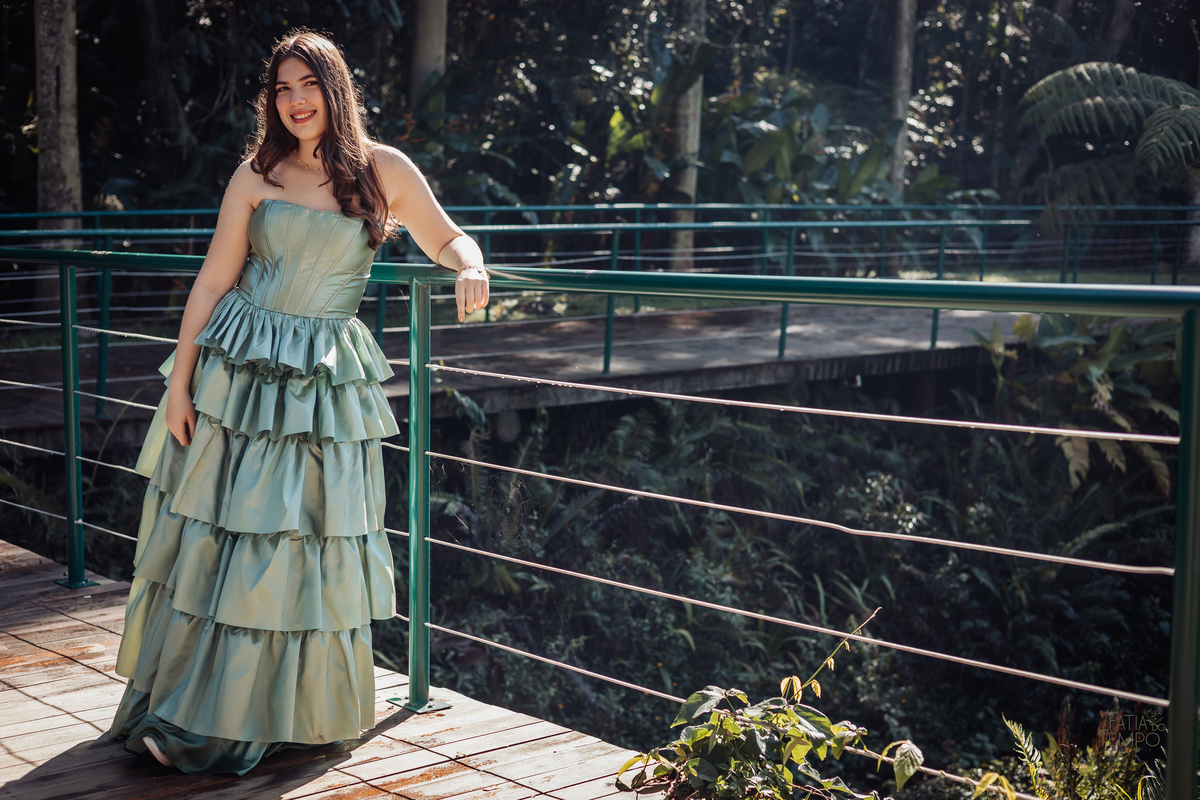 ensaio fotográfico, 15 anos, debutante, Jardim Botânico , museu, natureza, campo, vestido de debutante, luz natural, sol, elegância, juventude, celebração, flores, fotos externas, ensaio ao ar livre, beleza natural, sorriso, espontaneidade, emoção