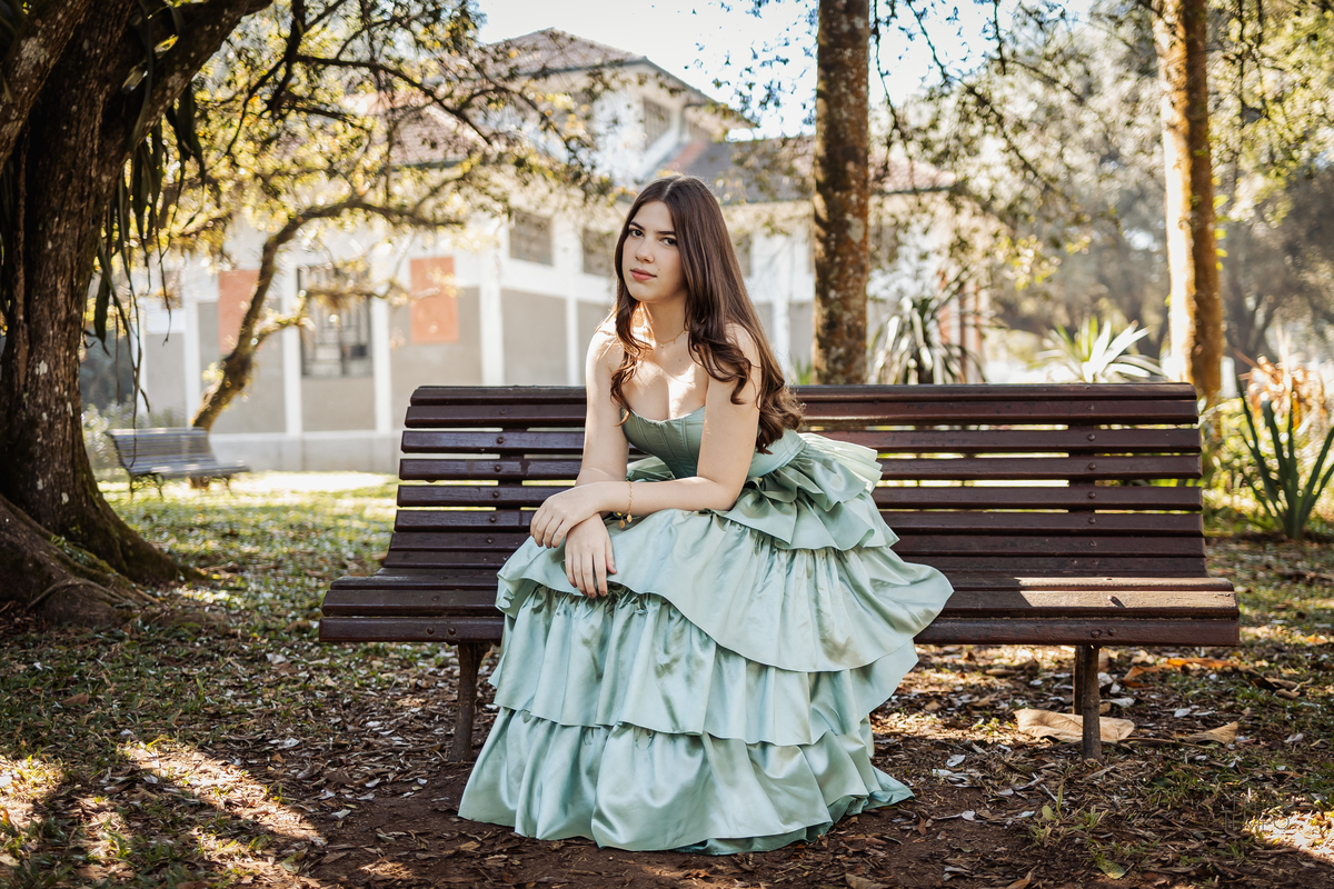 ensaio fotográfico, 15 anos, debutante, Jardim Botânico , museu, natureza, campo, vestido de debutante, luz natural, sol, elegância, juventude, celebração, flores, fotos externas, ensaio ao ar livre, beleza natural, sorriso, espontaneidade, emoção
