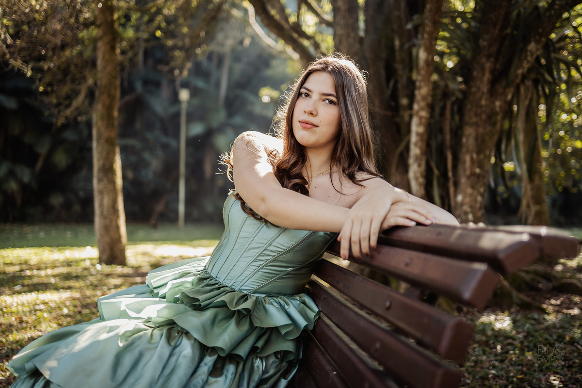 ensaio fotográfico, 15 anos, debutante, Jardim Botânico , museu, natureza, campo, vestido de debutante, luz natural, sol, elegância, juventude, celebração, flores, fotos externas, ensaio ao ar livre, beleza natural, sorriso, espontaneidade, emoção