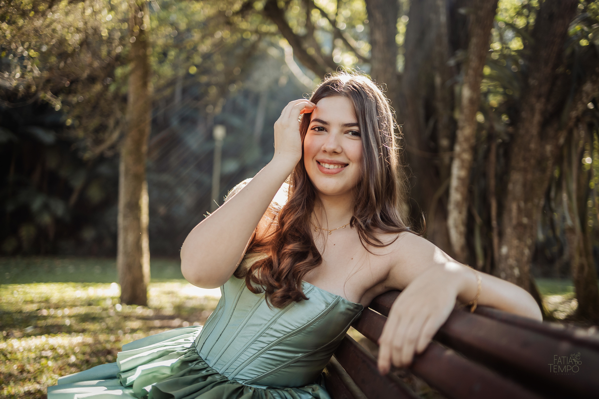 ensaio fotográfico, 15 anos, debutante, Jardim Botânico , museu, natureza, campo, vestido de debutante, luz natural, sol, elegância, juventude, celebração, flores, fotos externas, ensaio ao ar livre, beleza natural, sorriso, espontaneidade, emoção