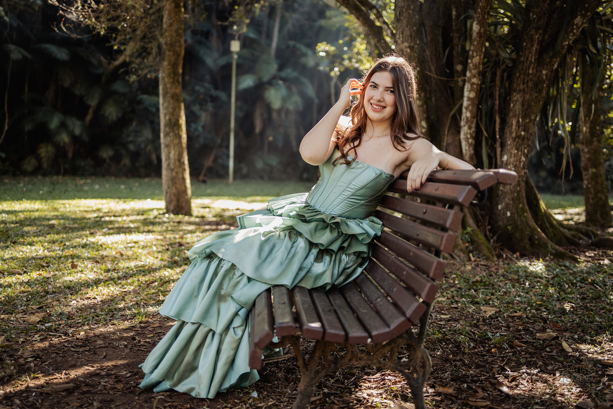 ensaio fotográfico, 15 anos, debutante, Jardim Botânico , museu, natureza, campo, vestido de debutante, luz natural, sol, elegância, juventude, celebração, flores, fotos externas, ensaio ao ar livre, beleza natural, sorriso, espontaneidade, emoção