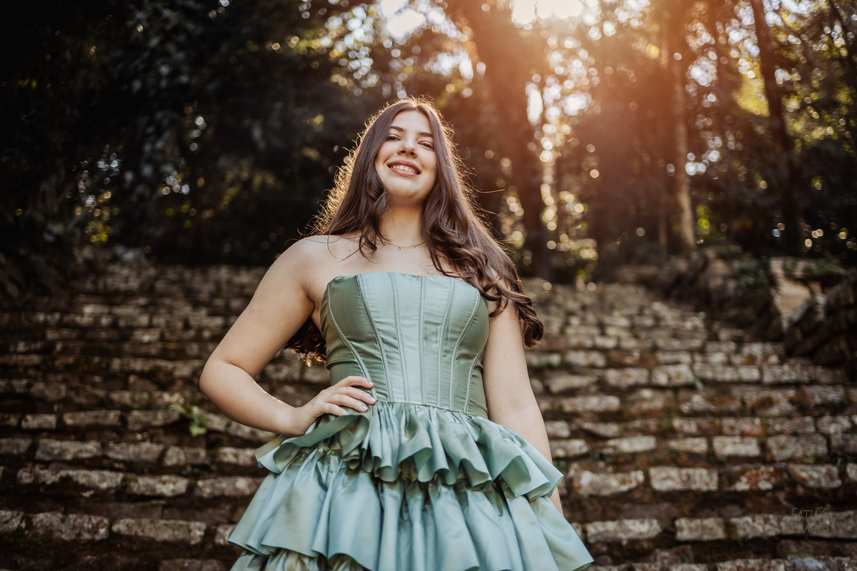ensaio fotográfico, 15 anos, debutante, Jardim Botânico , museu, natureza, campo, vestido de debutante, luz natural, sol, elegância, juventude, celebração, flores, fotos externas, ensaio ao ar livre, beleza natural, sorriso, espontaneidade, emoção