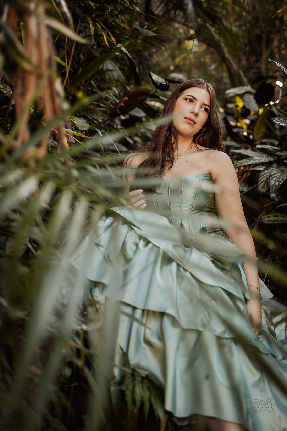 ensaio fotográfico, 15 anos, debutante, Jardim Botânico , museu, natureza, campo, vestido de debutante, luz natural, sol, elegância, juventude, celebração, flores, fotos externas, ensaio ao ar livre, beleza natural, sorriso, espontaneidade, emoção