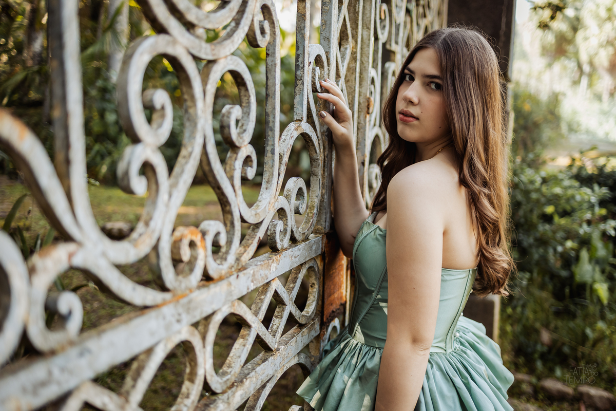 ensaio fotográfico, 15 anos, debutante, Jardim Botânico , museu, natureza, campo, vestido de debutante, luz natural, sol, elegância, juventude, celebração, flores, fotos externas, ensaio ao ar livre, beleza natural, sorriso, espontaneidade, emoção