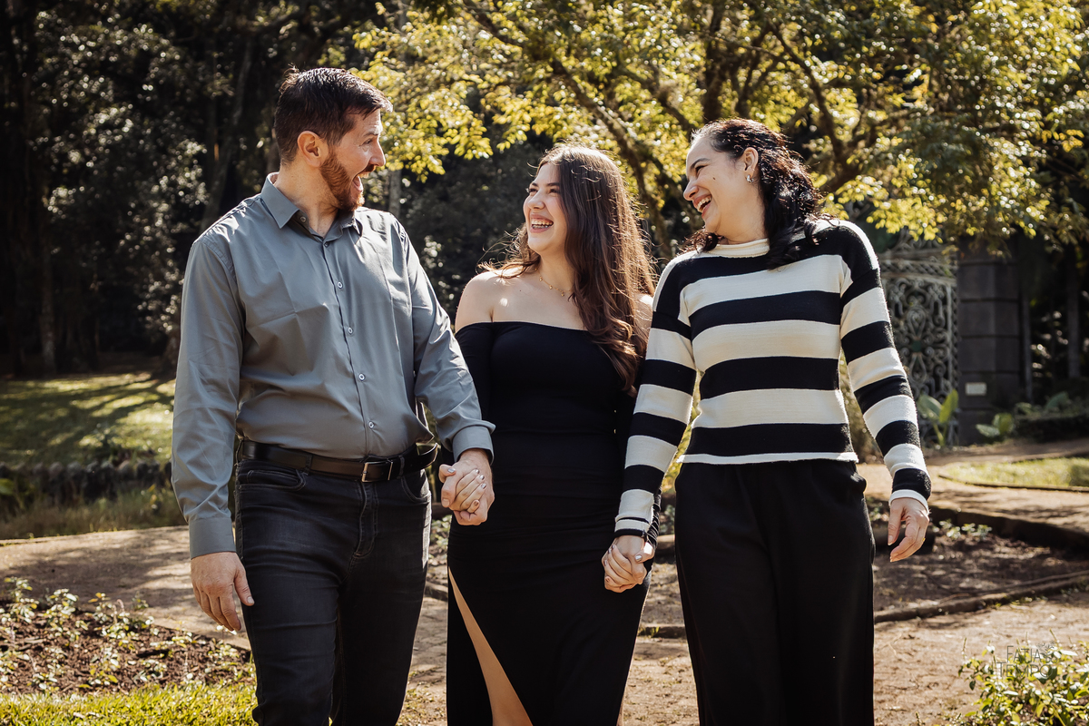 ensaio fotográfico, 15 anos, debutante, Jardim Botânico , museu, natureza, campo, vestido de debutante, luz natural, sol, elegância, juventude, celebração, flores, fotos externas, ensaio ao ar livre, beleza natural, sorriso, espontaneidade, emoção