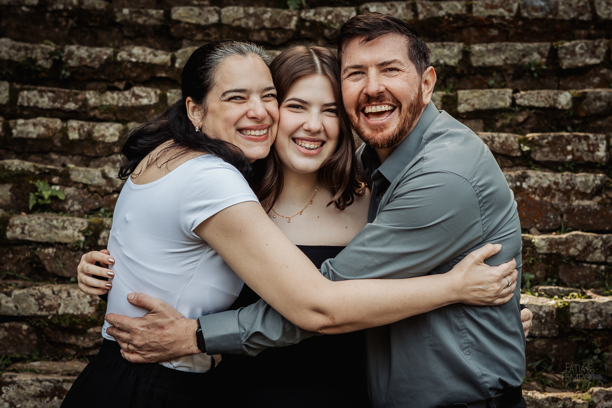 ensaio fotográfico, 15 anos, debutante, Jardim Botânico , museu, natureza, campo, vestido de debutante, luz natural, sol, elegância, juventude, celebração, flores, fotos externas, ensaio ao ar livre, beleza natural, sorriso, espontaneidade, emoção
