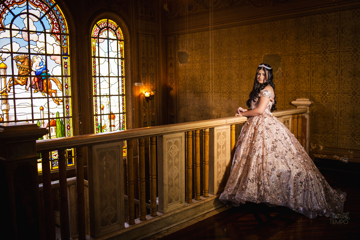 ensaio fotográfico, 15 anos, debutante, mansão  , museu, natureza, campo, vestido de debutante, luz natural, museu, elegância, juventude, celebração, flores, fotos externas, beleza natural, sorriso, espontaneidade, emoção