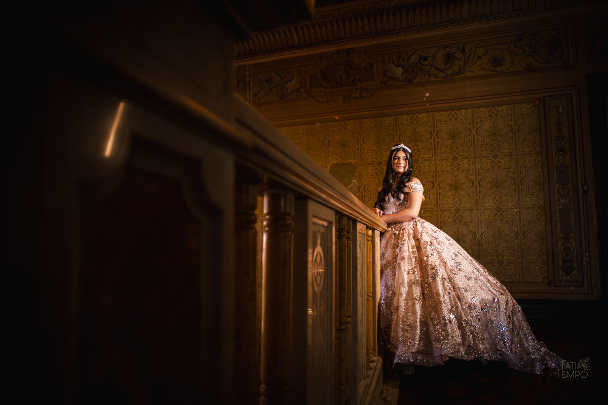 ensaio fotográfico, 15 anos, debutante, mansão  , museu, natureza, campo, vestido de debutante, luz natural, museu, elegância, juventude, celebração, flores, fotos externas, beleza natural, sorriso, espontaneidade, emoção
