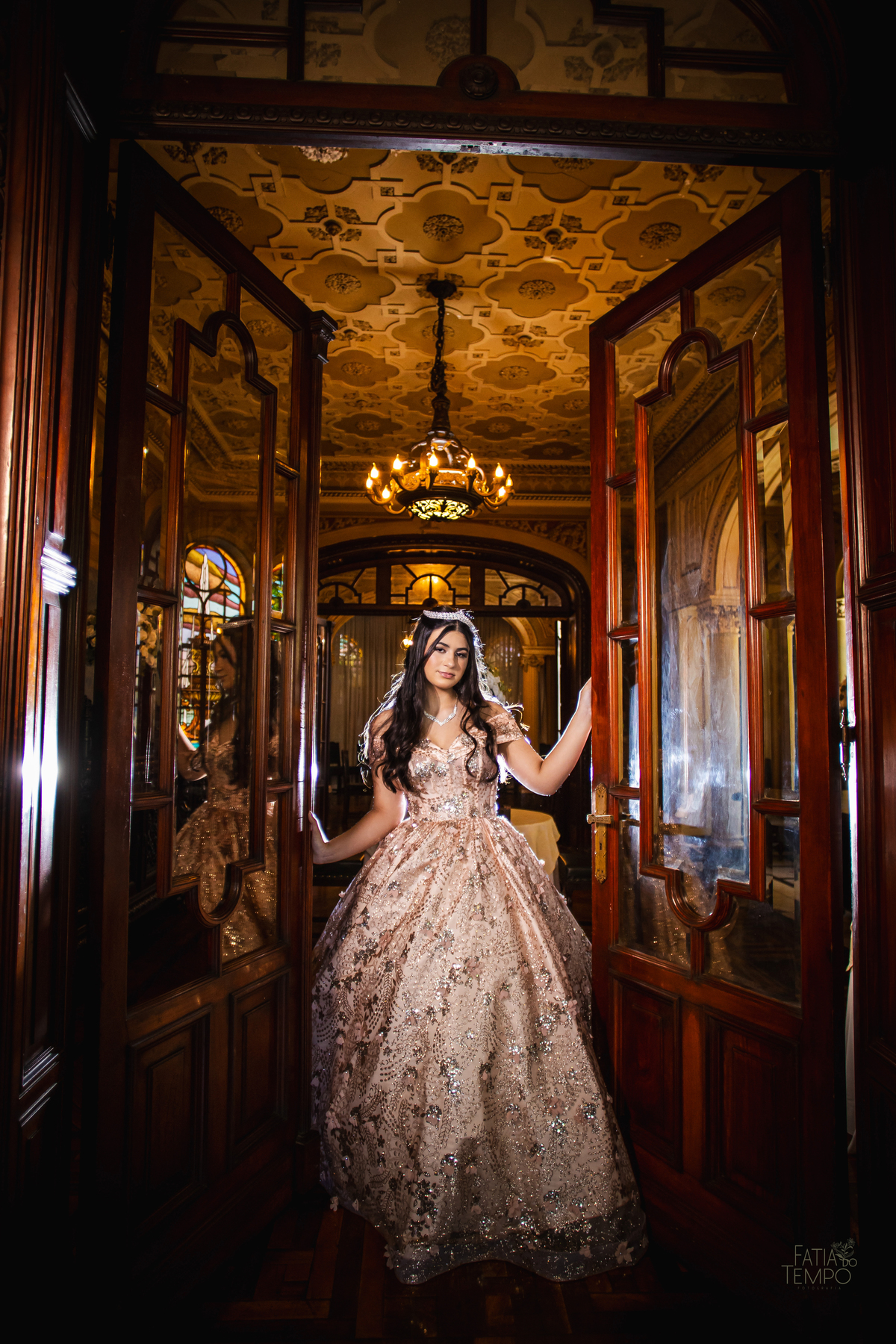 ensaio fotográfico, 15 anos, debutante, mansão  , museu, natureza, campo, vestido de debutante, luz natural, museu, elegância, juventude, celebração, flores, fotos externas, beleza natural, sorriso, espontaneidade, emoção