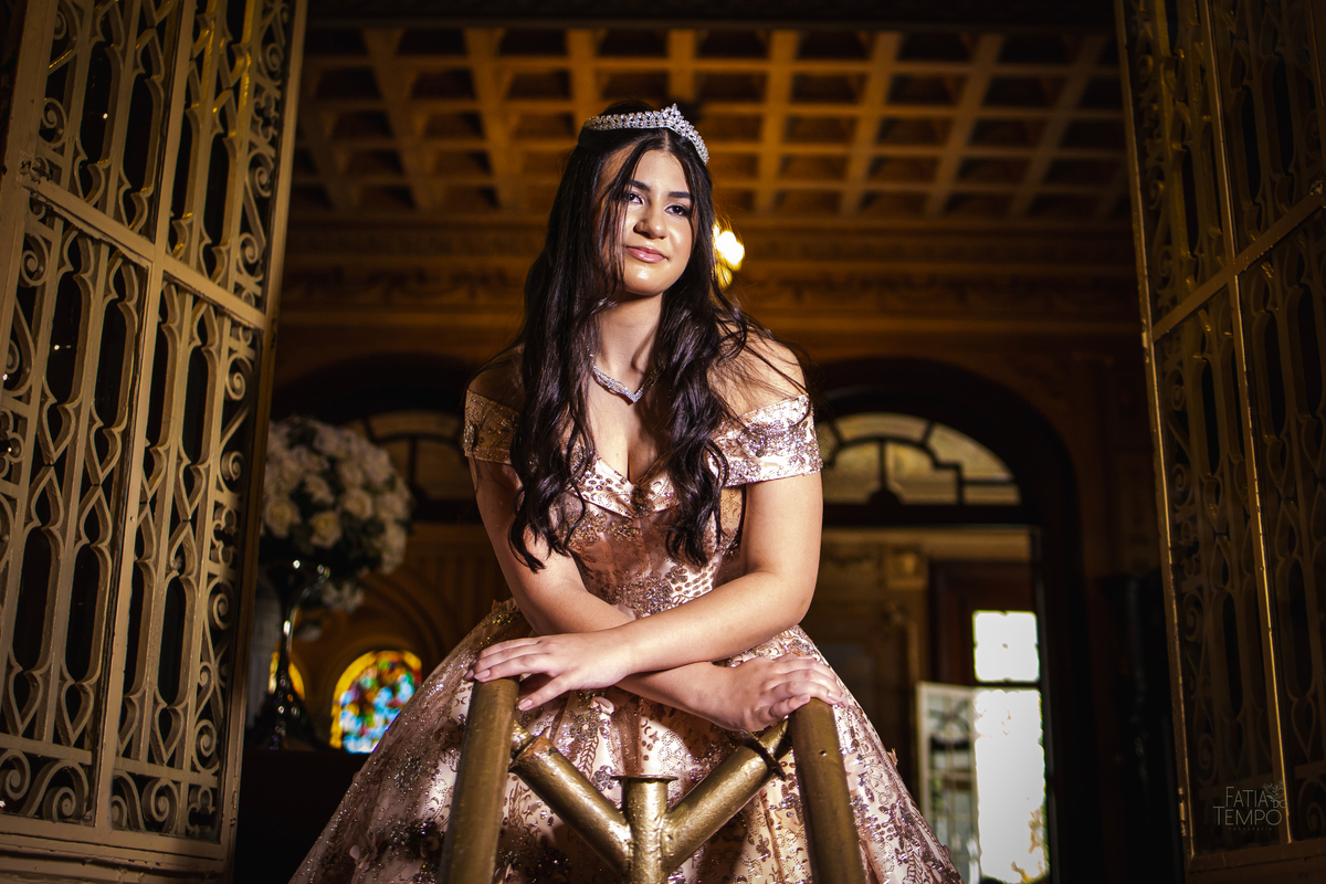 ensaio fotográfico, 15 anos, debutante, mansão  , museu, natureza, campo, vestido de debutante, luz natural, museu, elegância, juventude, celebração, flores, fotos externas, beleza natural, sorriso, espontaneidade, emoção