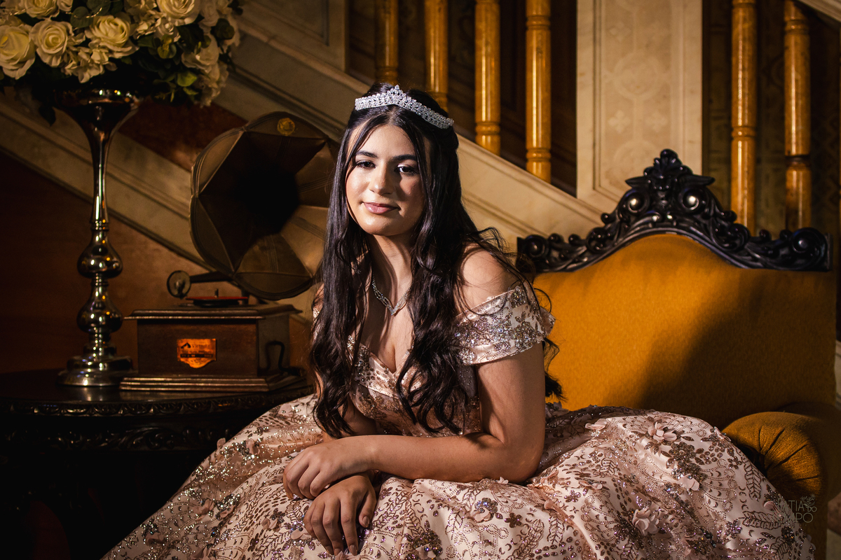 ensaio fotográfico, 15 anos, debutante, mansão  , museu, natureza, campo, vestido de debutante, luz natural, museu, elegância, juventude, celebração, flores, fotos externas, beleza natural, sorriso, espontaneidade, emoção