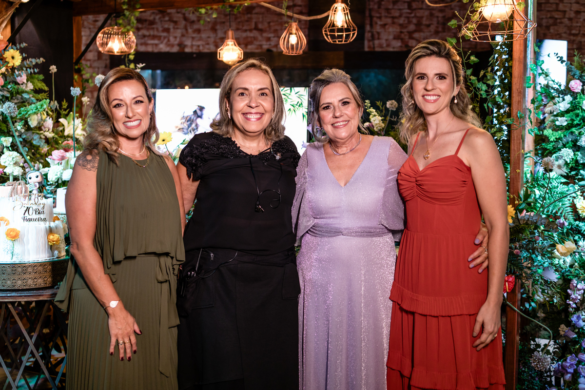 aniversario70, melhor idade, 70 anos, festa de aniversario, festa de aniversario adulto, fotografia, fotografia de festa, decoração de festa, party, festa temática, celebração, parabéns, celebração, família, festa. 