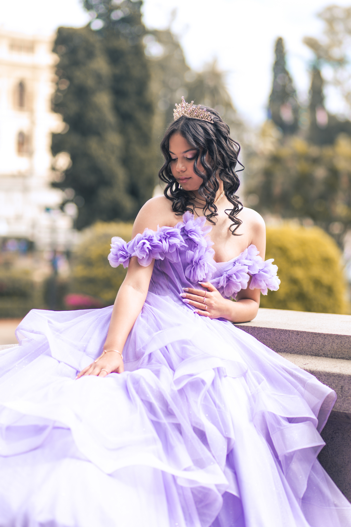 ensaio fotográfico, 15 anos, debutante, Museu do Ipiranga, museu, natureza, campo, vestido de debutante, luz natural, sol, elegância, juventude, celebração, flores, fotos externas, ensaio ao ar livre, beleza natural, sorriso, espontaneidade, emoção