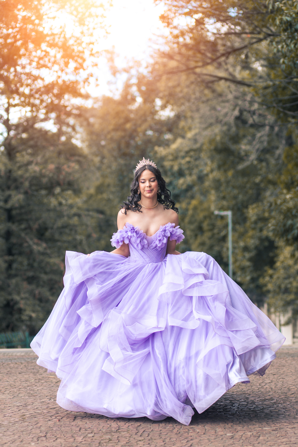 ensaio fotográfico, 15 anos, debutante, Museu do Ipiranga, museu, natureza, campo, vestido de debutante, luz natural, sol, elegância, juventude, celebração, flores, fotos externas, ensaio ao ar livre, beleza natural, sorriso, espontaneidade, emoção